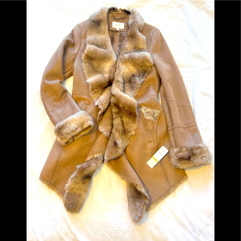 BNWT Women’s Faux Fur Coat by Laundry
